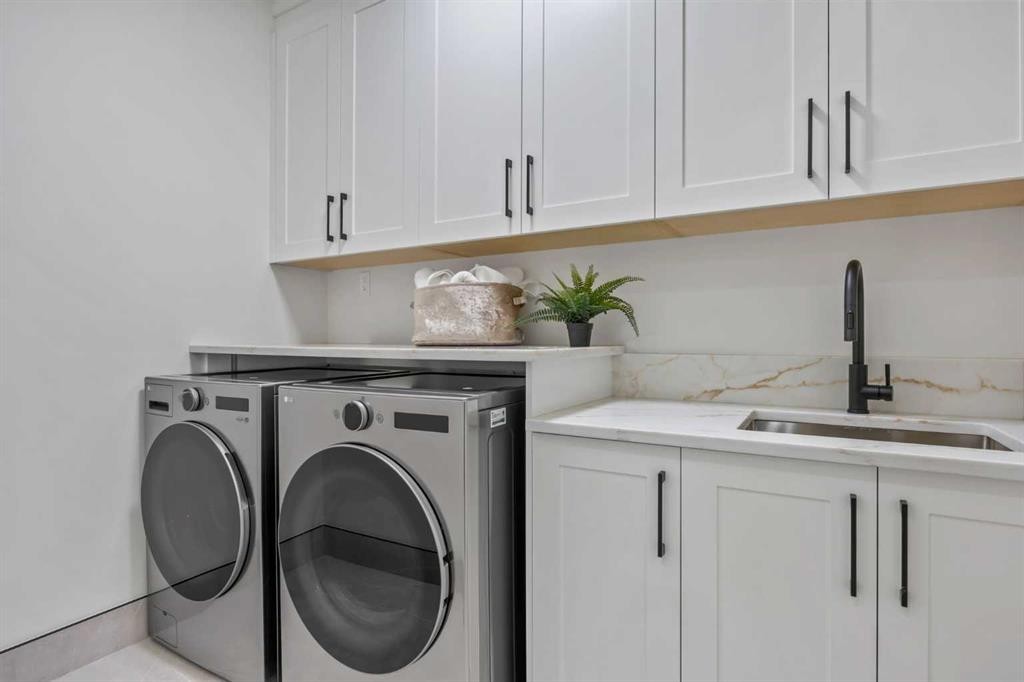 12 Vardana Place Nw, Calgary, AB - Indoor Photo Showing Laundry Room