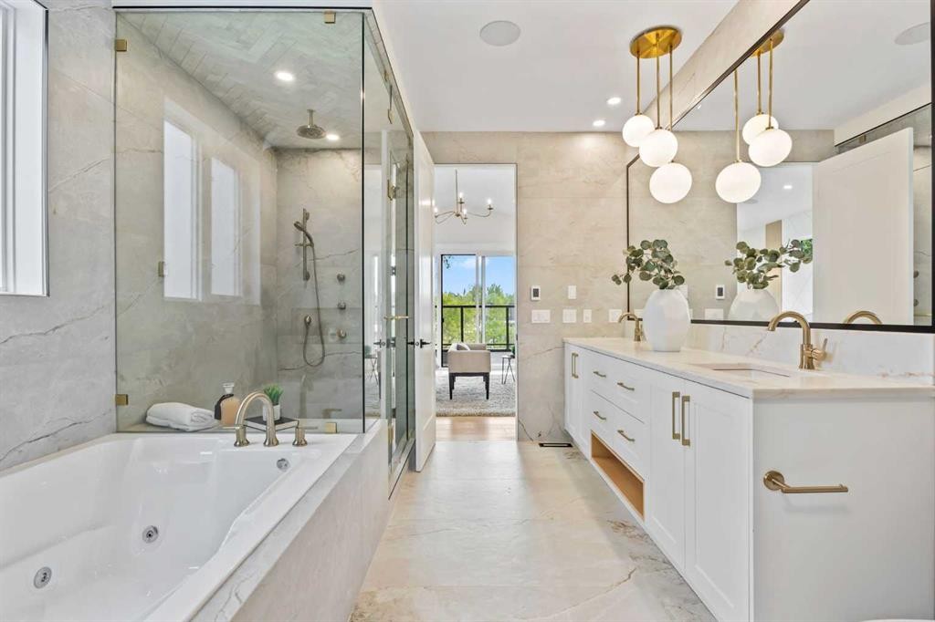 12 Vardana Place Nw, Calgary, AB - Indoor Photo Showing Bathroom