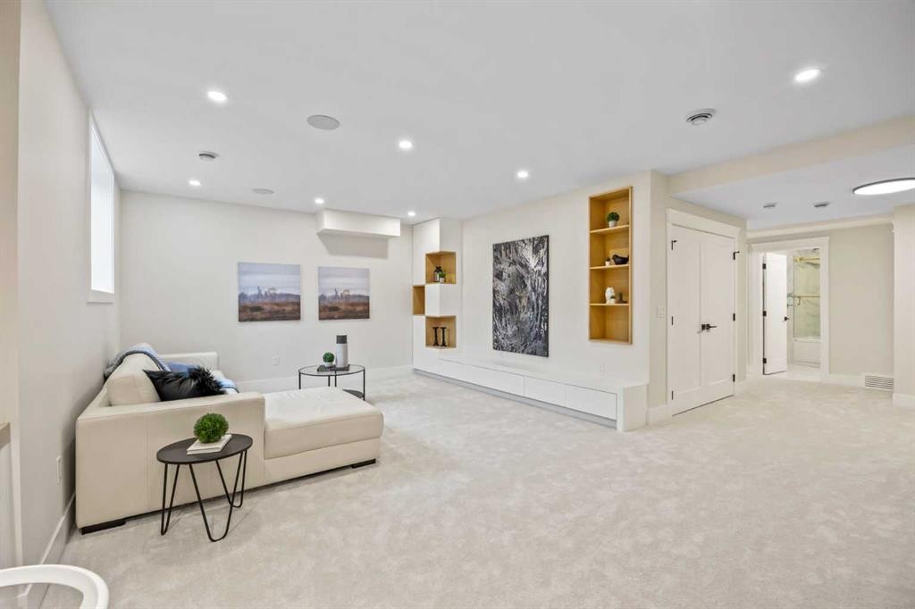 12 Vardana Place Nw, Calgary, AB - Indoor