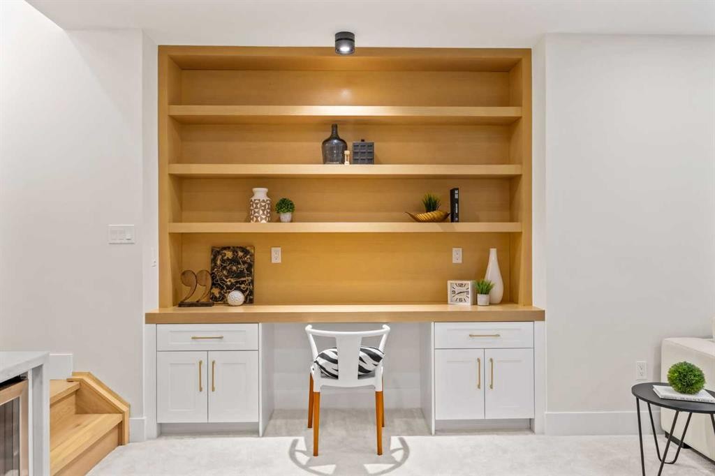 12 Vardana Place Nw, Calgary, AB - Indoor