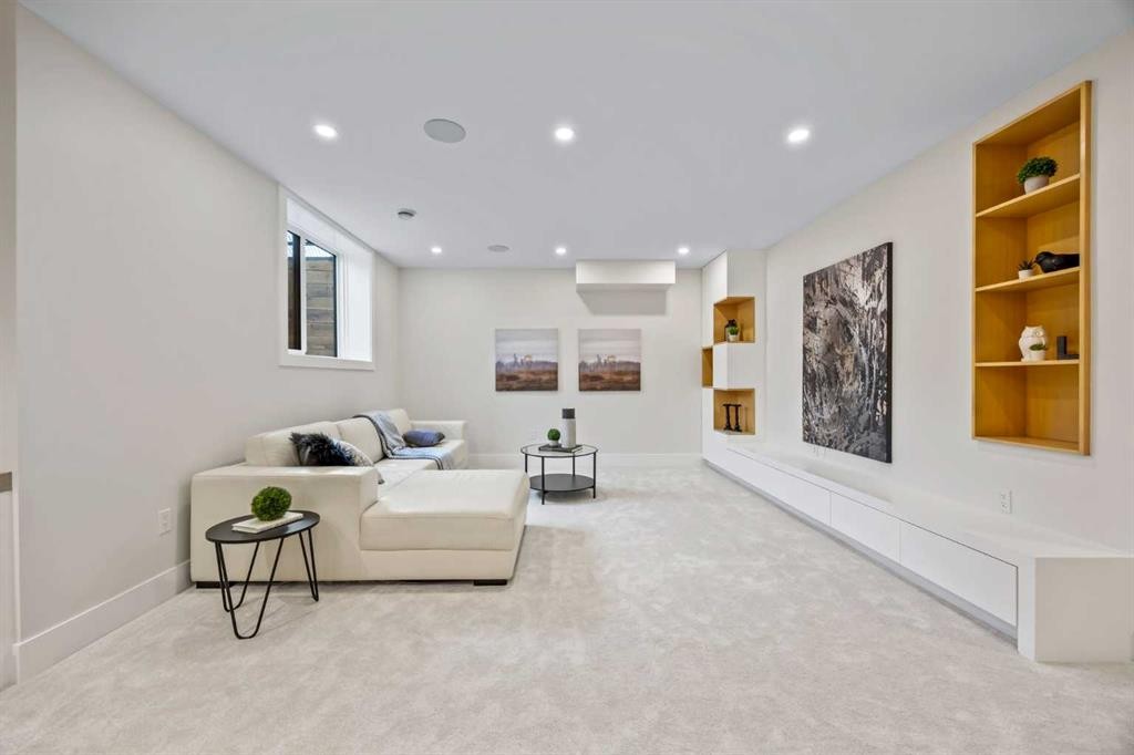 12 Vardana Place Nw, Calgary, AB - Indoor