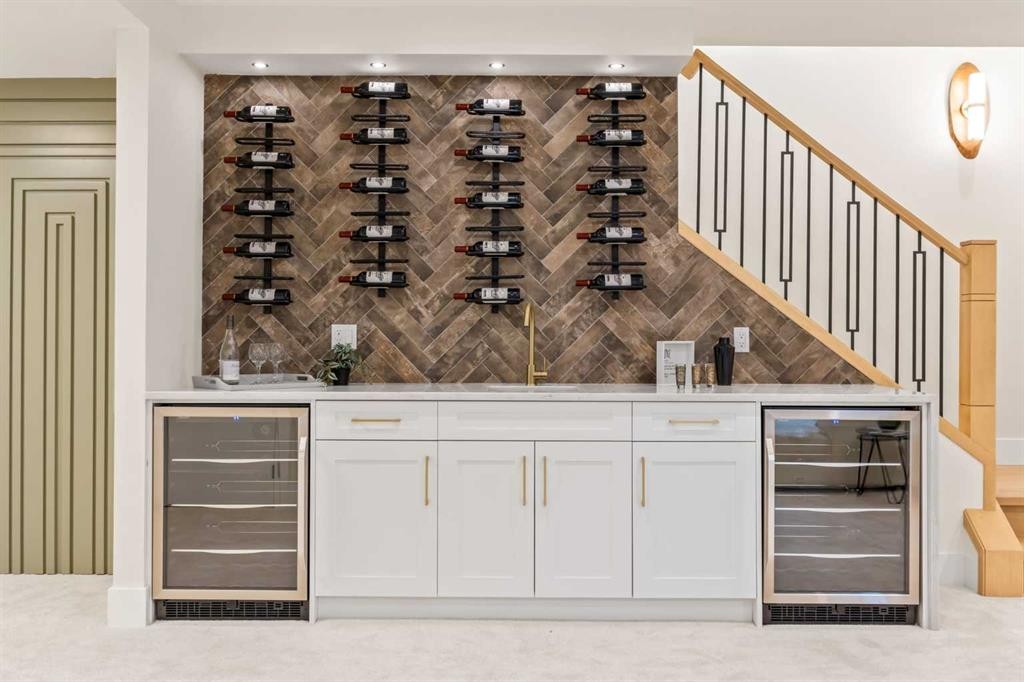 12 Vardana Place Nw, Calgary, AB - Indoor Photo Showing Other Room