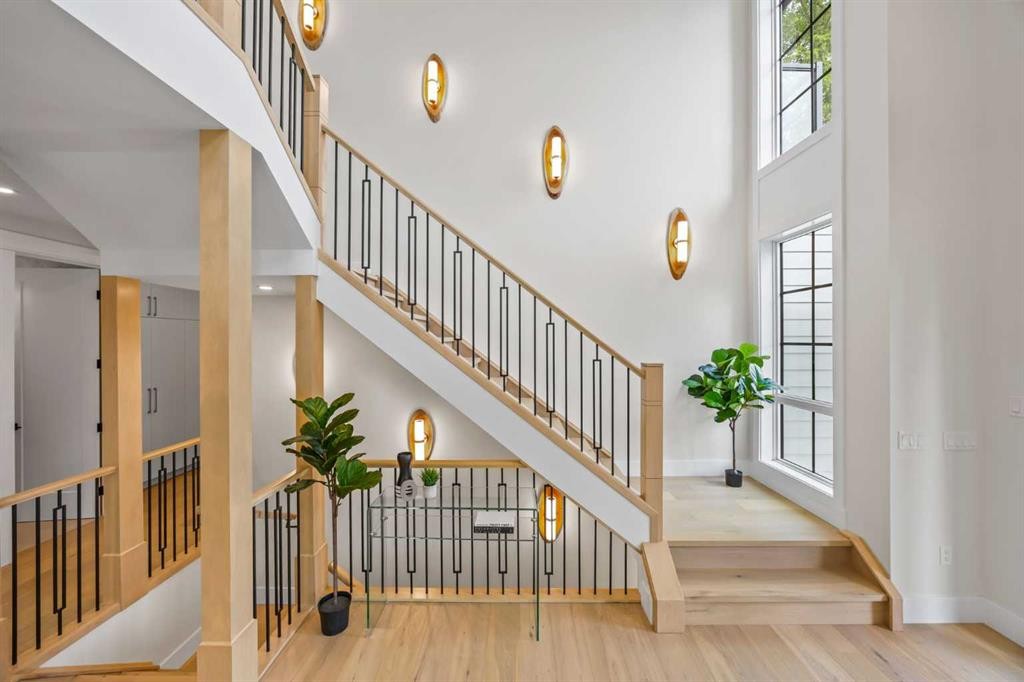 12 Vardana Place Nw, Calgary, AB - Indoor Photo Showing Other Room