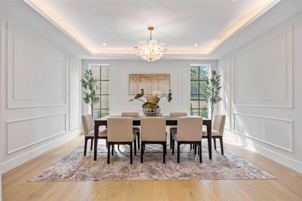 12 Vardana Place Nw, Calgary, AB - Indoor Photo Showing Dining Room