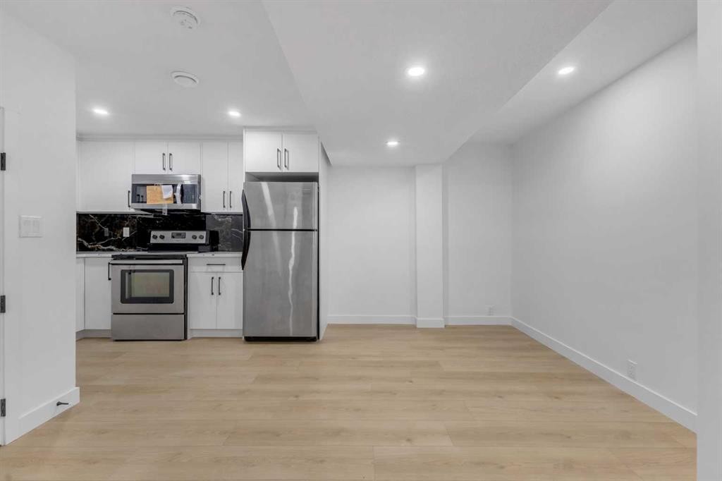 16 Faldale Close Ne, Calgary, AB - Indoor Photo Showing Kitchen