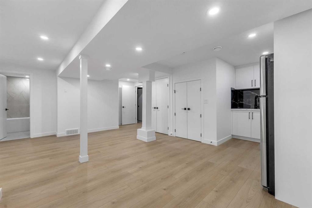 16 Faldale Close Ne, Calgary, AB - Indoor Photo Showing Other Room