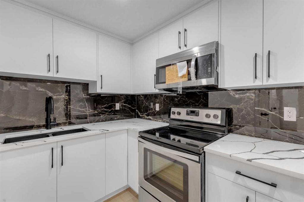 16 Faldale Close Ne, Calgary, AB - Indoor Photo Showing Kitchen