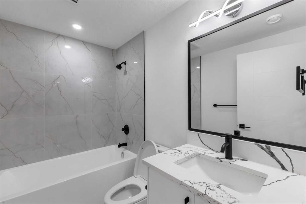 16 Faldale Close Ne, Calgary, AB - Indoor Photo Showing Bathroom