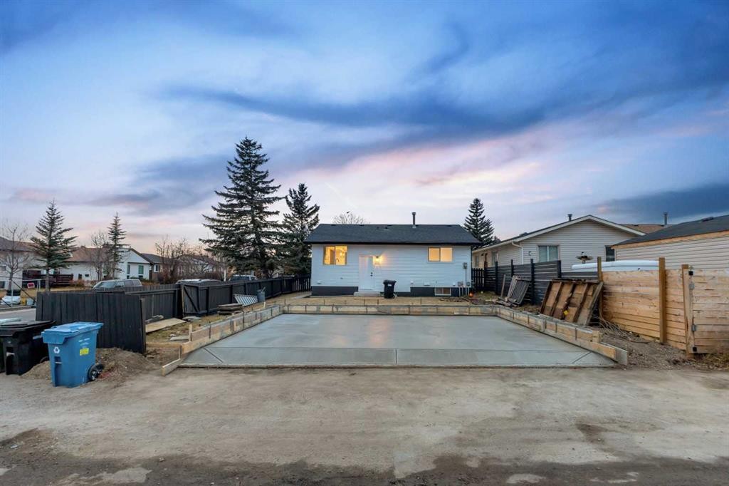 16 Faldale Close Ne, Calgary, AB - Outdoor