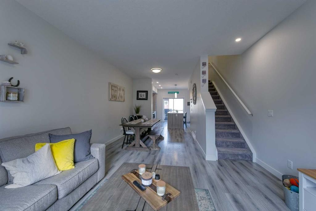 518 Canals Crossing, Airdrie, AB - Indoor Photo Showing Living Room