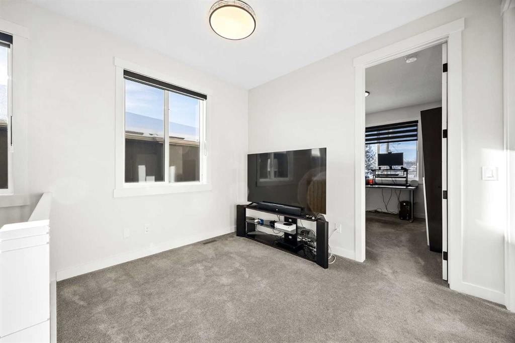 4635 79 Street Nw, Calgary, AB - Indoor