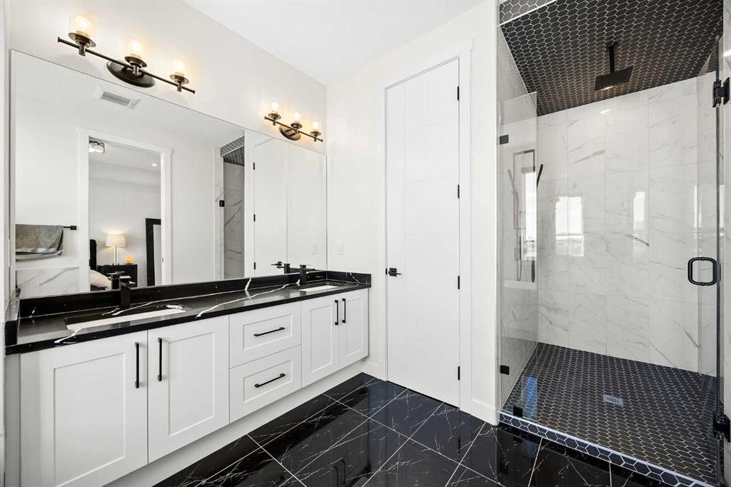 4635 79 Street Nw, Calgary, AB - Indoor Photo Showing Bathroom