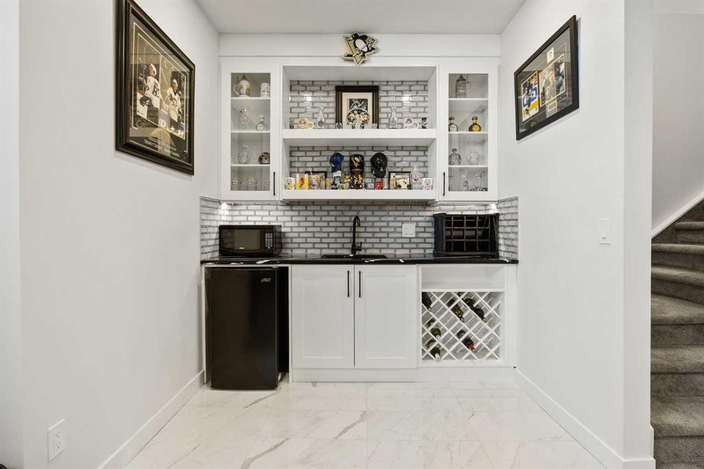 4635 79 Street Nw, Calgary, AB - Indoor Photo Showing Other Room