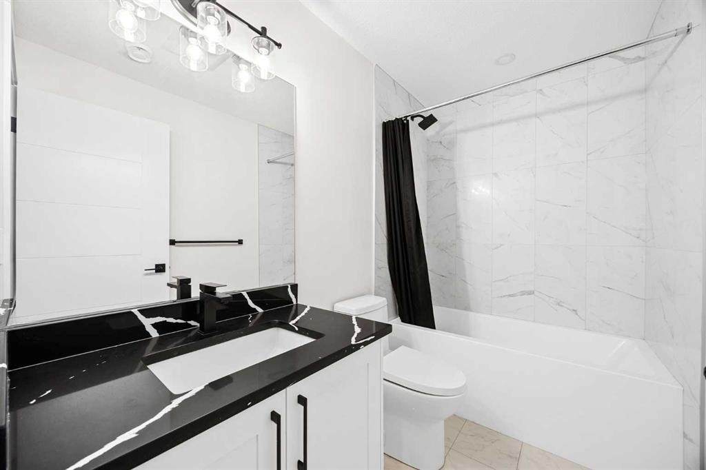 4635 79 Street Nw, Calgary, AB - Indoor Photo Showing Bathroom