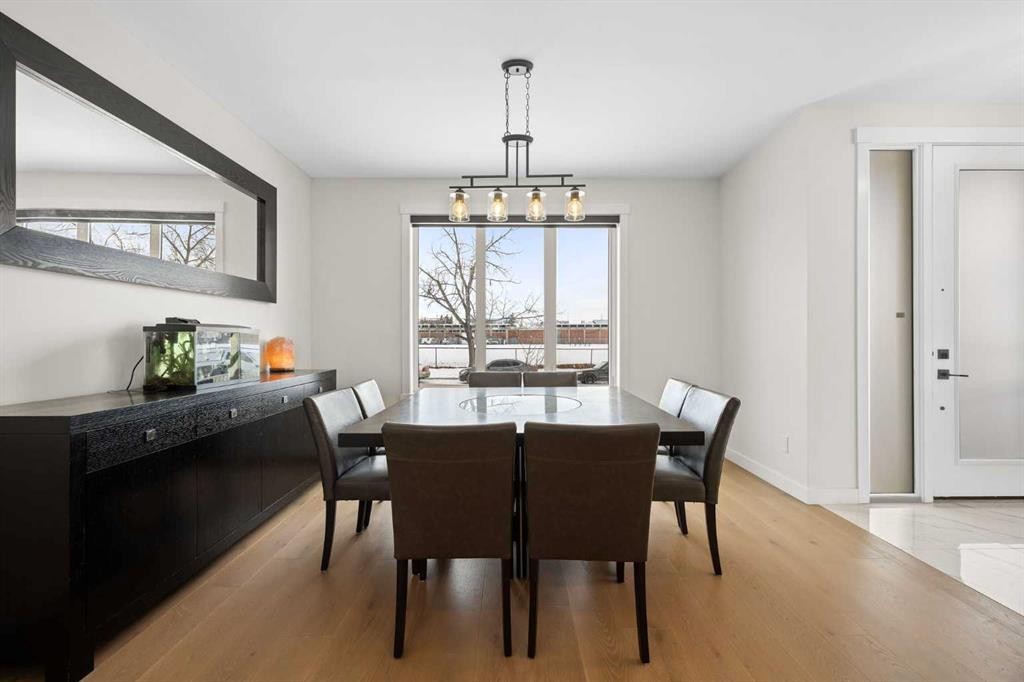 4635 79 Street Nw, Calgary, AB - Indoor Photo Showing Dining Room