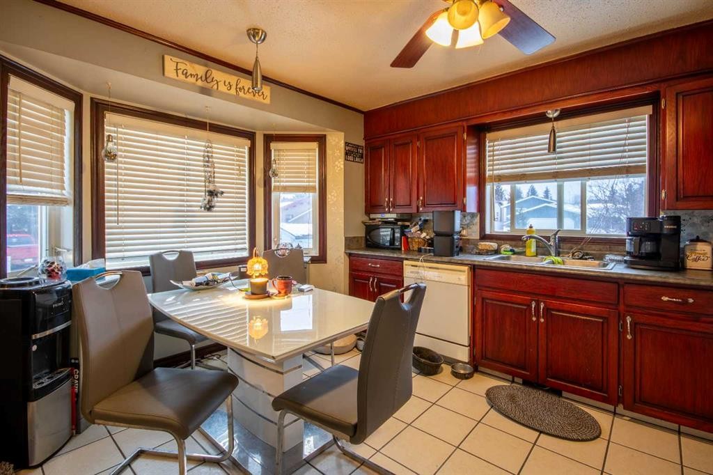 128 10 Avenue Ne, Sundre, AB - Indoor