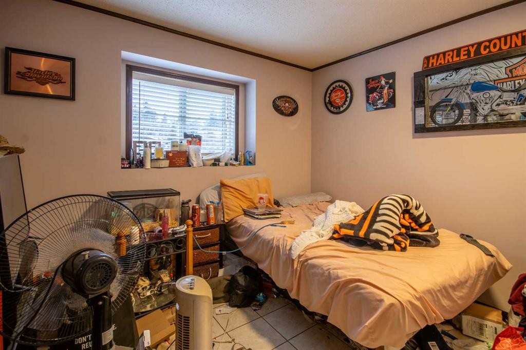128 10 Avenue Ne, Sundre, AB - Indoor Photo Showing Bedroom