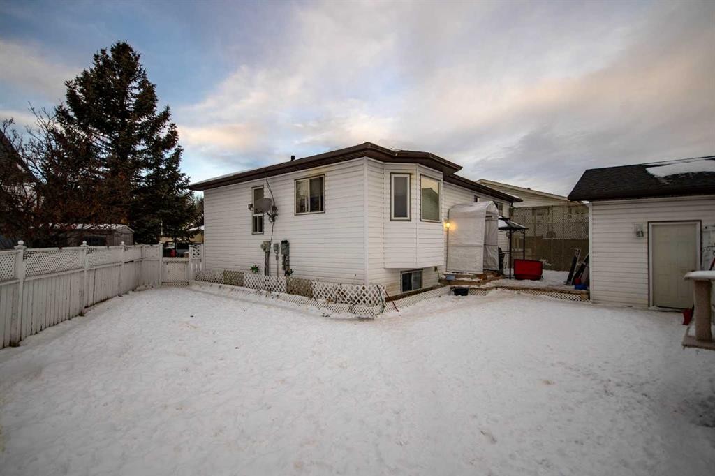 128 10 Avenue Ne, Sundre, AB - Outdoor With Exterior