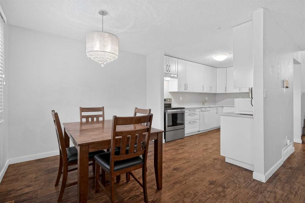 68 Cedarwood Hill Sw, Calgary, AB - Indoor