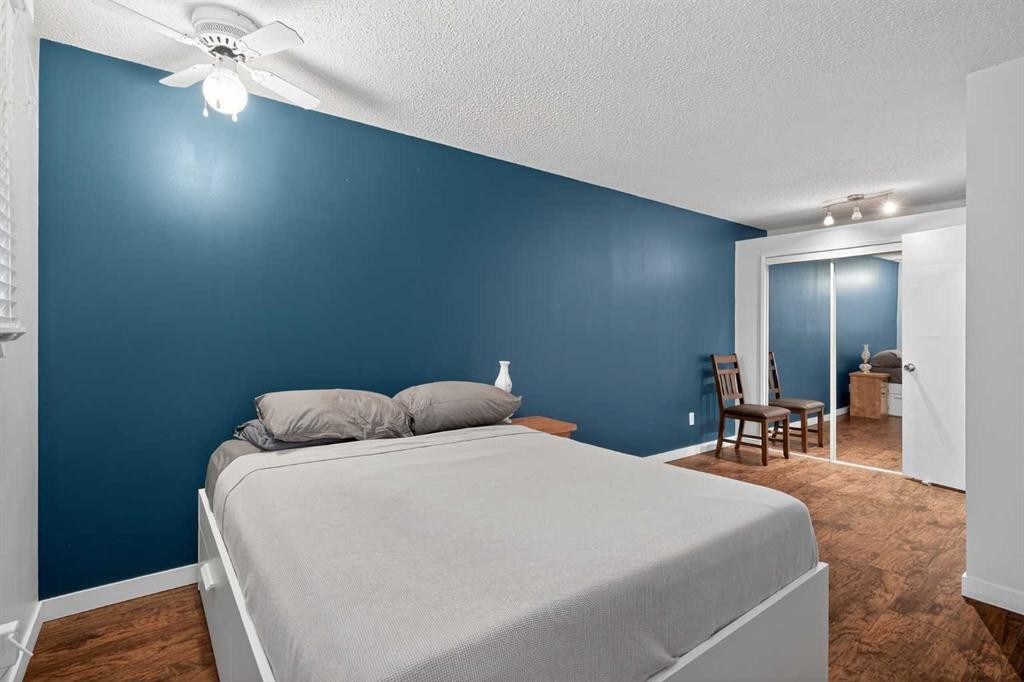 68 Cedarwood Hill Sw, Calgary, AB - Indoor Photo Showing Bedroom