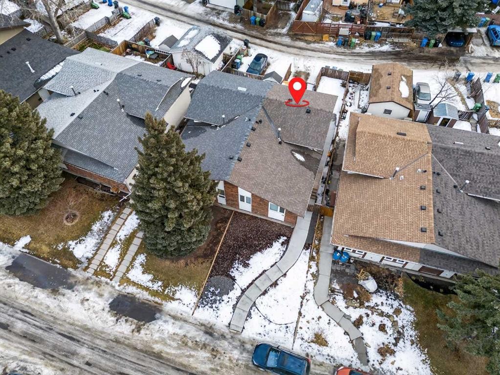 68 Cedarwood Hill Sw, Calgary, AB - Outdoor