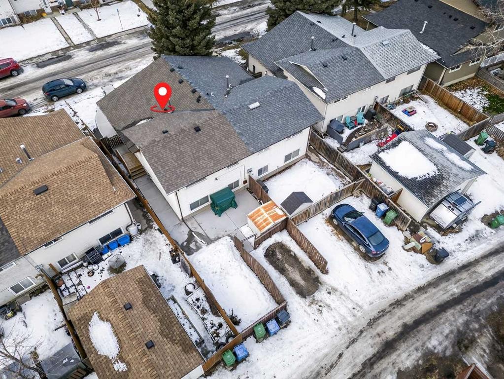 68 Cedarwood Hill Sw, Calgary, AB - Outdoor