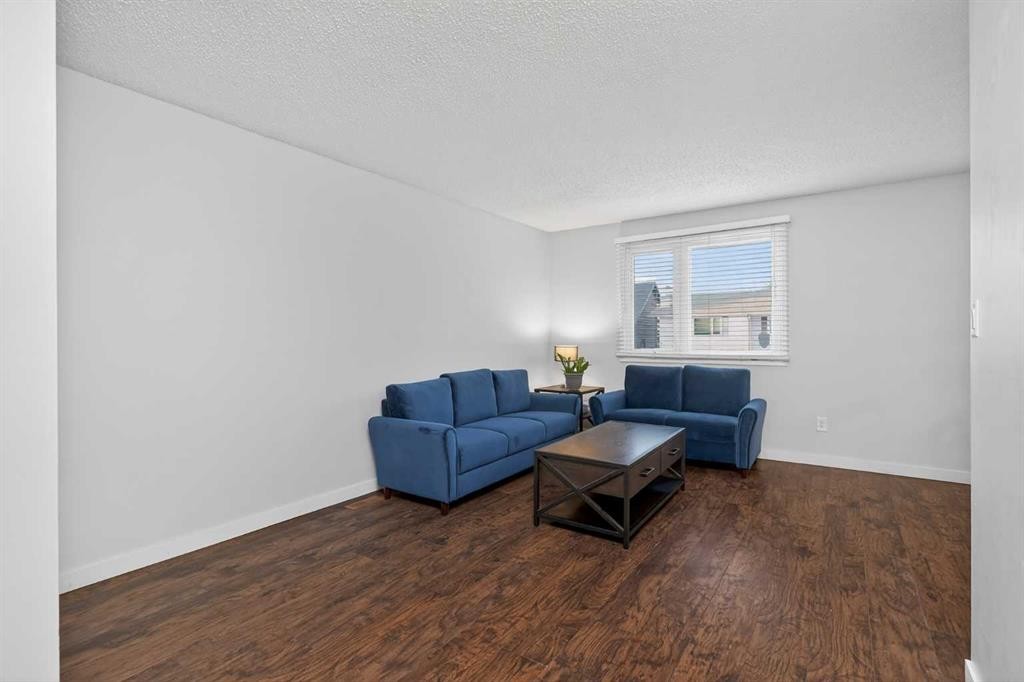 68 Cedarwood Hill Sw, Calgary, AB - Indoor Photo Showing Other Room