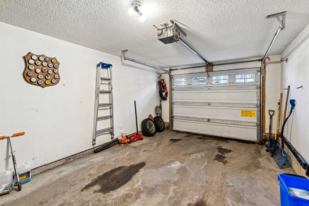22 Country Hills Cove Nw, Calgary, AB - Indoor Photo Showing Garage