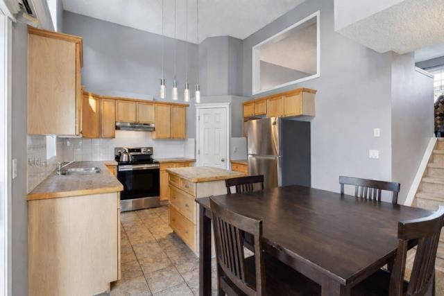 22 Country Hills Cove Nw, Calgary, AB - Indoor