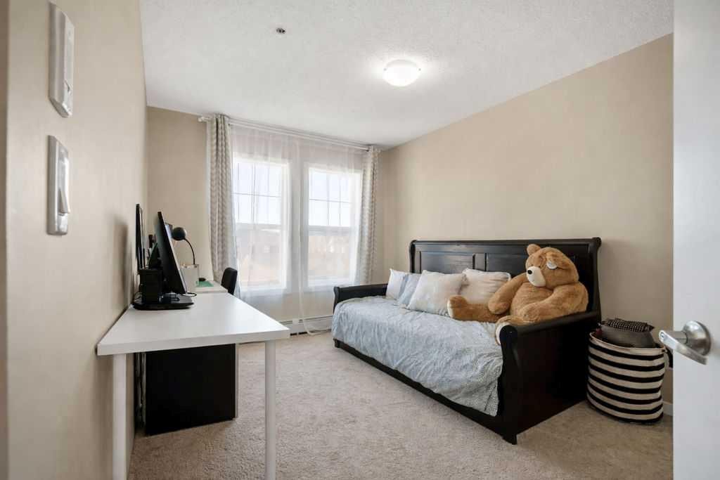 321-402 Marquis Lane Se, Calgary, AB - Indoor