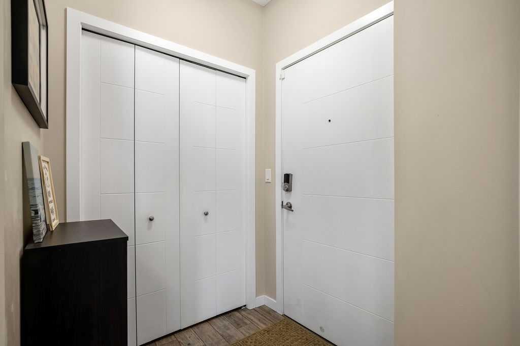 321-402 Marquis Lane Se, Calgary, AB - Indoor Photo Showing Other Room
