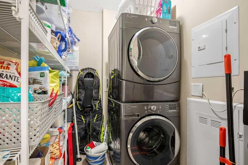 321-402 Marquis Lane Se, Calgary, AB - Indoor Photo Showing Laundry Room
