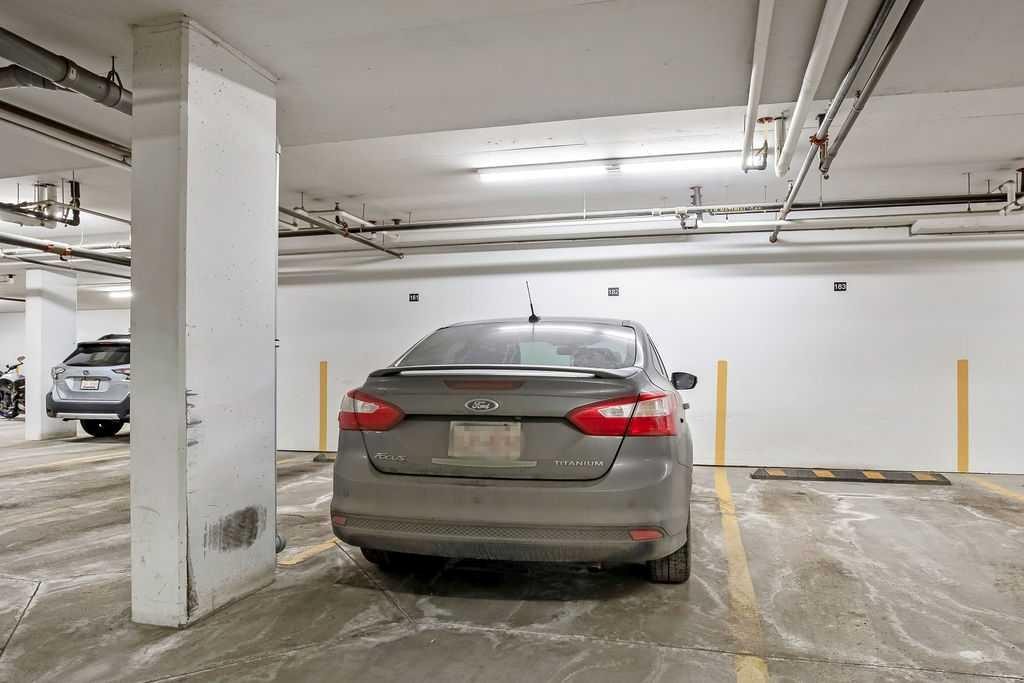 321-402 Marquis Lane Se, Calgary, AB - Indoor Photo Showing Garage