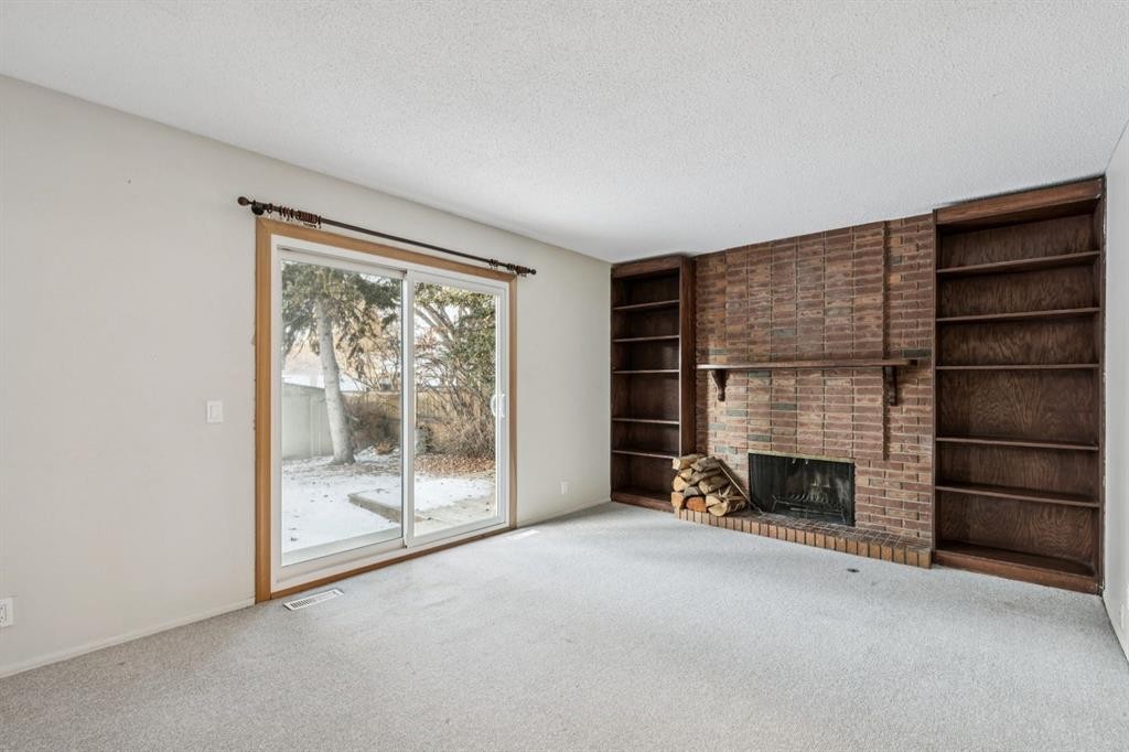 219 Silvercreek Close Nw, Calgary, AB - Indoor With Fireplace