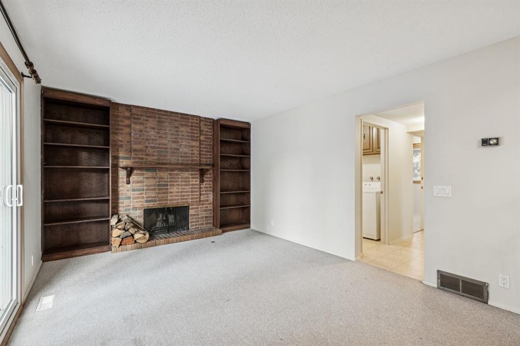 219 Silvercreek Close Nw, Calgary, AB - Indoor With Fireplace