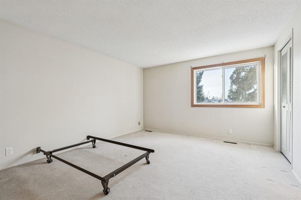 219 Silvercreek Close Nw, Calgary, AB - Indoor Photo Showing Other Room