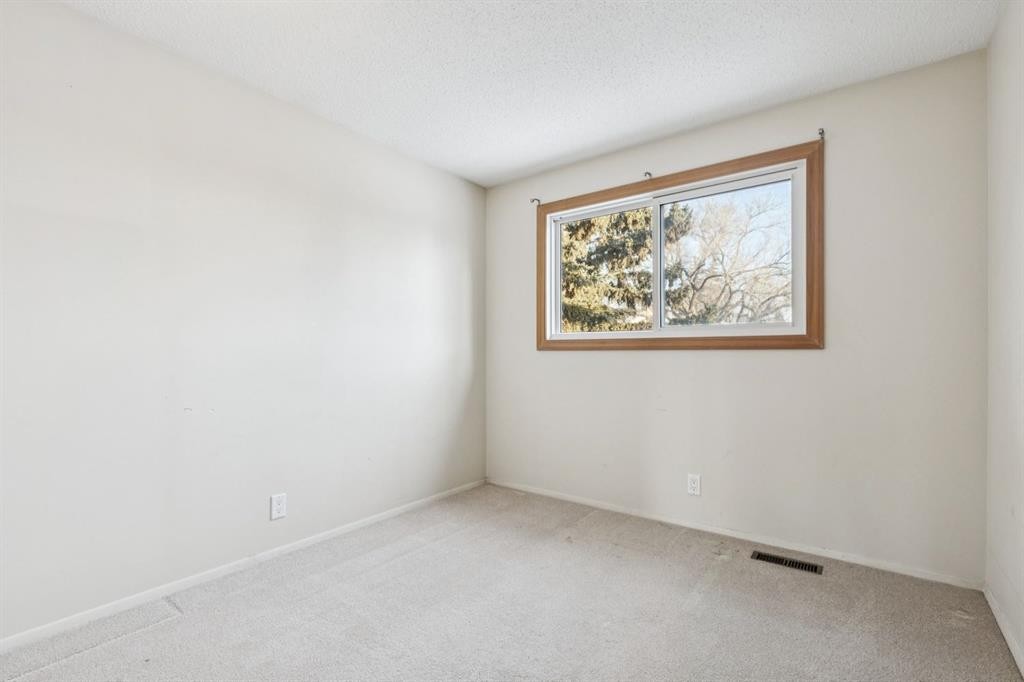 219 Silvercreek Close Nw, Calgary, AB - Indoor Photo Showing Other Room