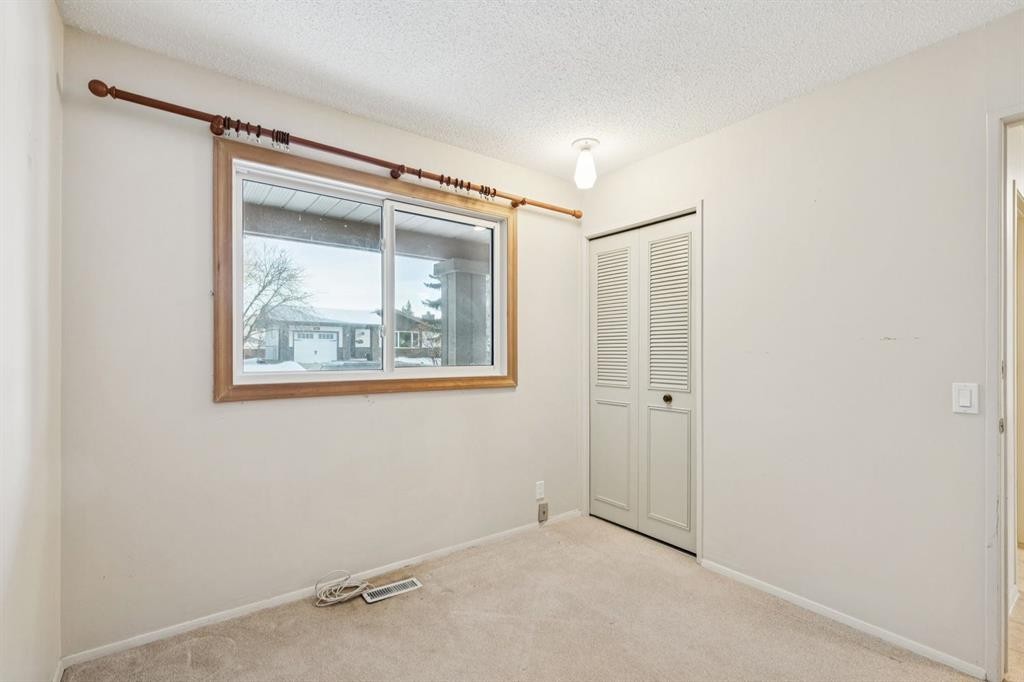 219 Silvercreek Close Nw, Calgary, AB - Indoor Photo Showing Other Room