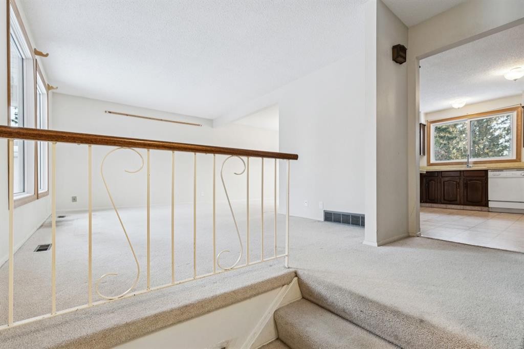 219 Silvercreek Close Nw, Calgary, AB - Indoor Photo Showing Other Room