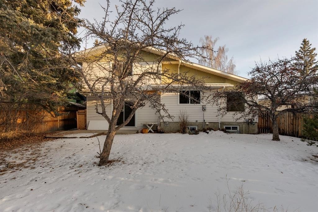 219 Silvercreek Close Nw, Calgary, AB - Outdoor