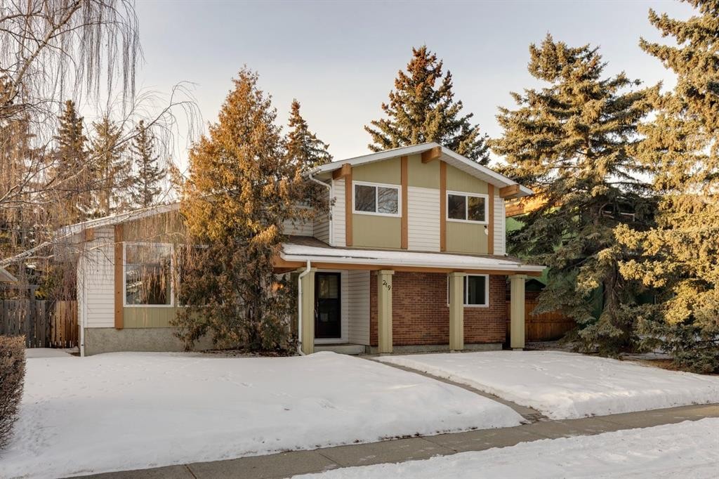 219 Silvercreek Close Nw, Calgary, AB - Outdoor With Facade