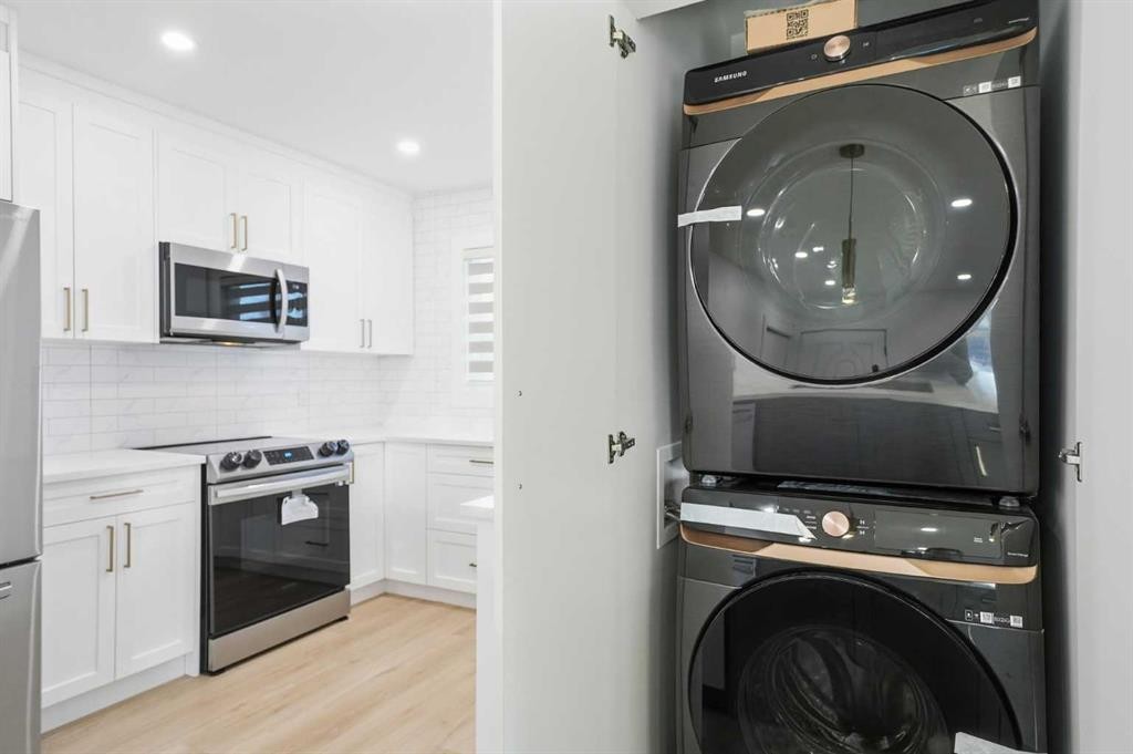 304 Huntbourne Hill Ne, Calgary, AB - Indoor Photo Showing Laundry Room