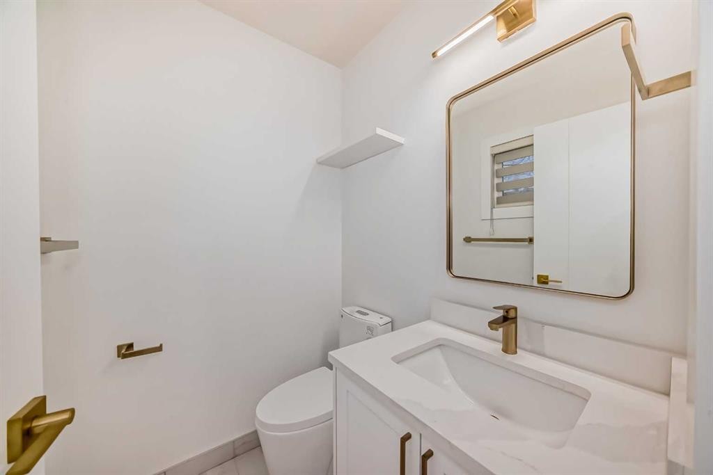304 Huntbourne Hill Ne, Calgary, AB - Indoor Photo Showing Bathroom