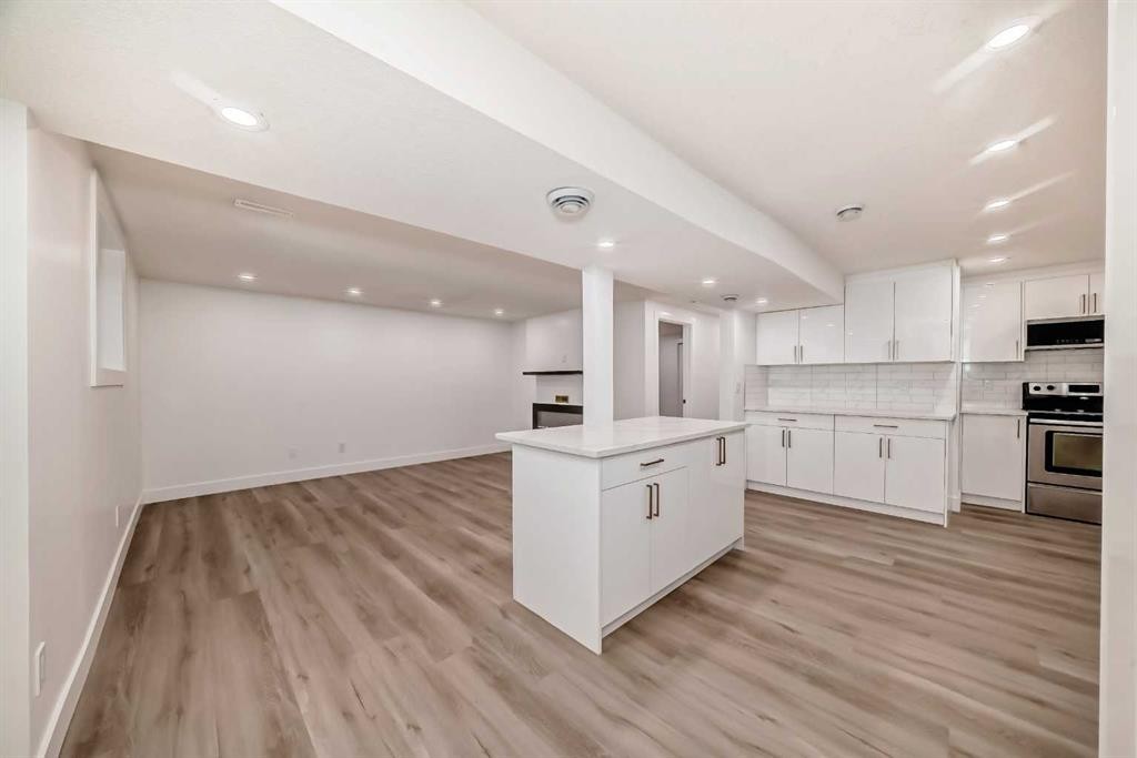 304 Huntbourne Hill Ne, Calgary, AB - Indoor Photo Showing Kitchen