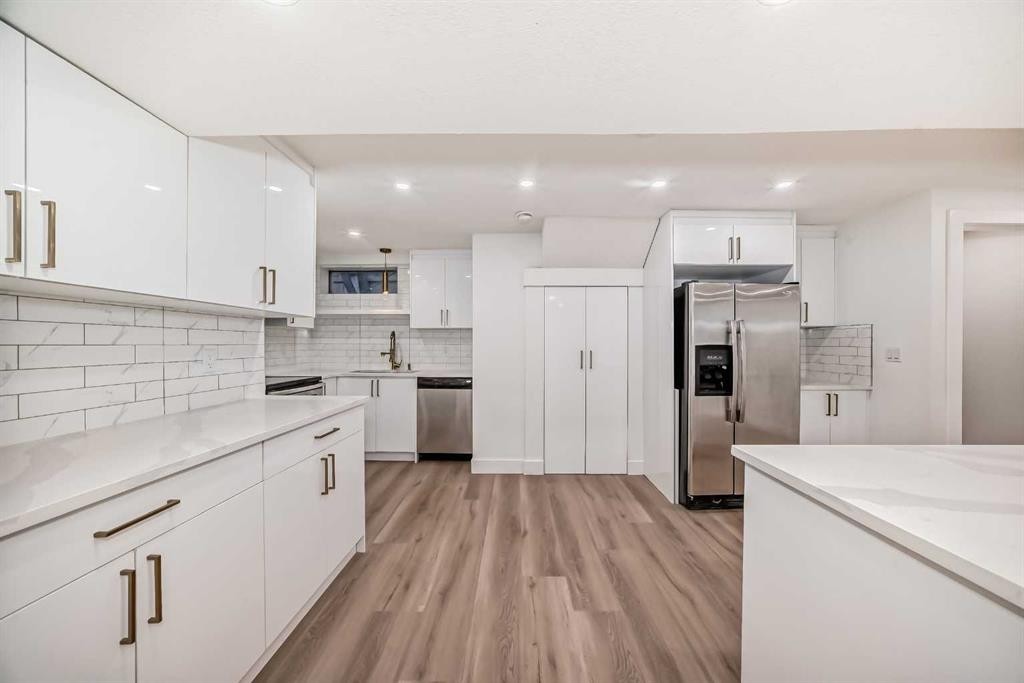 304 Huntbourne Hill Ne, Calgary, AB - Indoor Photo Showing Kitchen