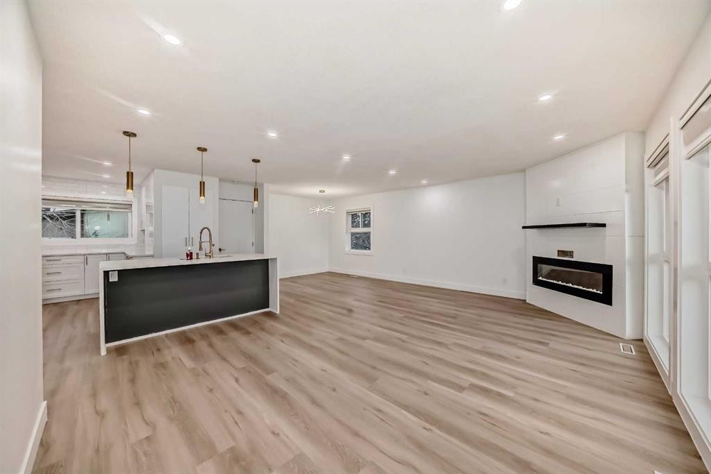 304 Huntbourne Hill Ne, Calgary, AB - Indoor Photo Showing Kitchen With Upgraded Kitchen