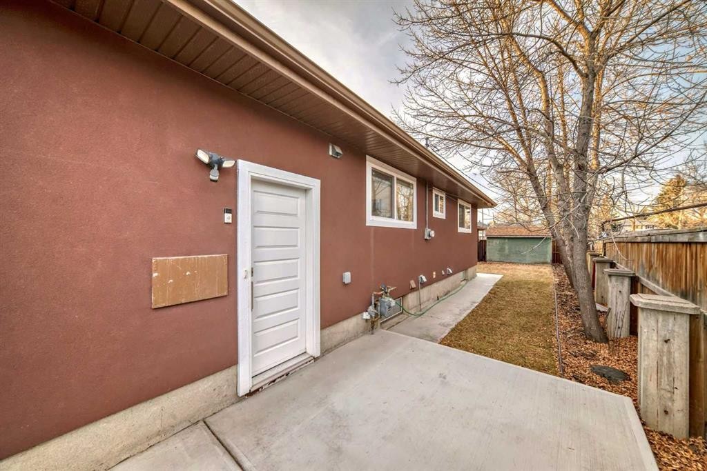 304 Huntbourne Hill Ne, Calgary, AB - Outdoor With Exterior