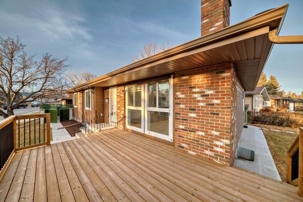 304 Huntbourne Hill Ne, Calgary, AB - Outdoor With Deck Patio Veranda With Exterior