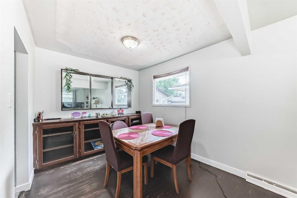 2208 47 Street Se, Calgary, AB - Indoor Photo Showing Dining Room