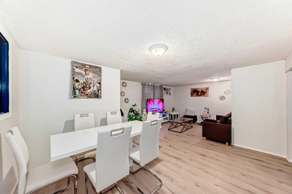 2208 47 Street Se, Calgary, AB - Indoor Photo Showing Dining Room